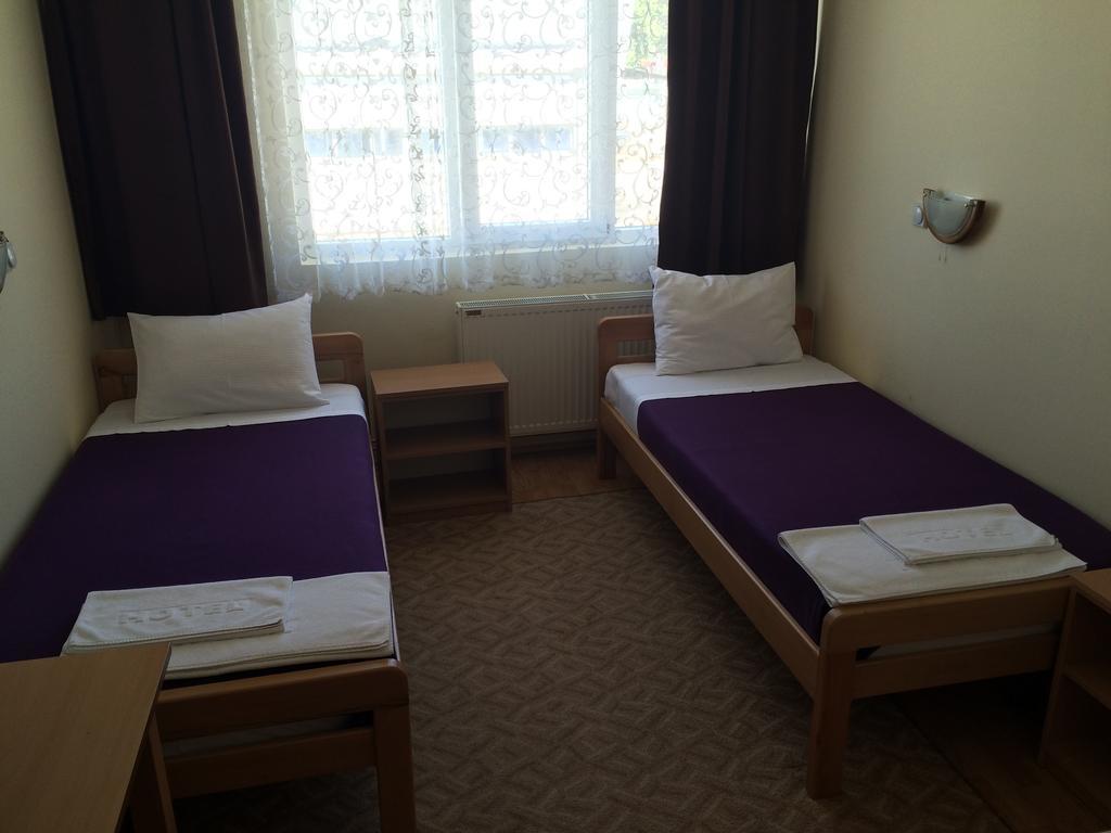 Garni Hotel Alma بايرت الغرفة الصورة