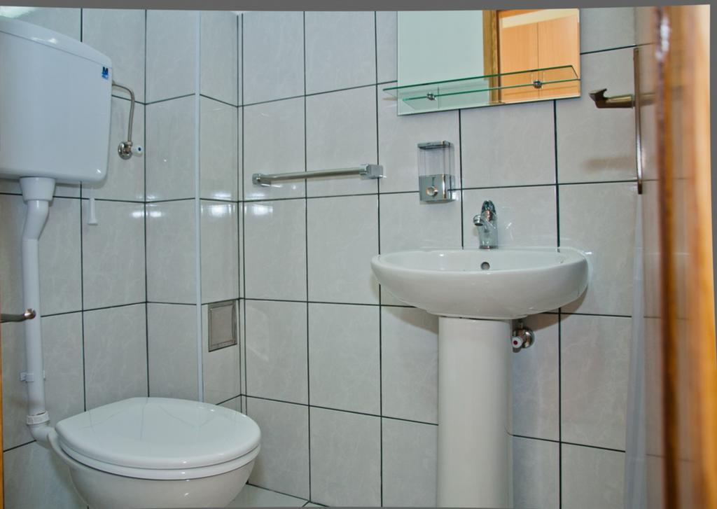 Garni Hotel Alma بايرت الغرفة الصورة