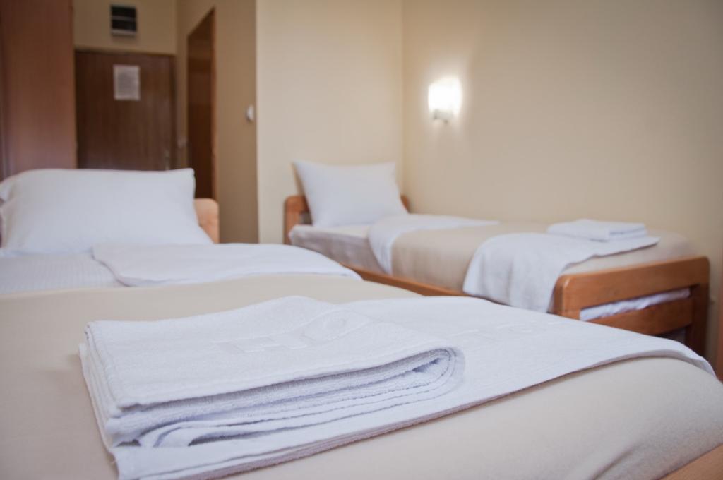 Garni Hotel Alma بايرت الغرفة الصورة